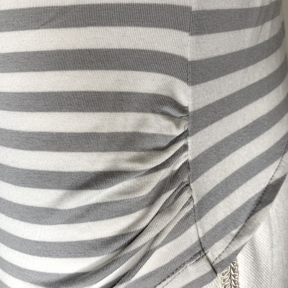 Guess Crop Top Shirt High Low Women’s Gray White Striped Cotton Blend Medium - Picture 6 of 6